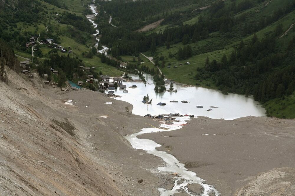 Die Lonza hat sich ein neues Flussbett geschaffen.